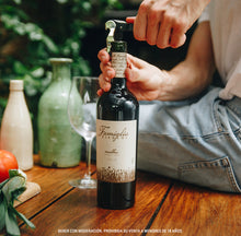 Load image into Gallery viewer, Famiglia Bianchi Malbec Organic Red Wine